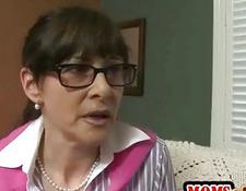Milf reife Frau bringt diese junges Mädchen saugt ihre jungen Schwanz #2