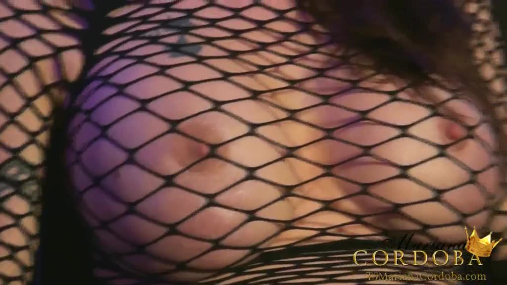 Mariana Cordobas mit ihren Netzbodysuit zeigt ihren geilen Körper #9
