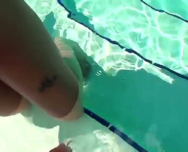 April Sparxxx wird von dem heißen Josh zu einem tiefsaugenden Blowjob am Pool verführt #7