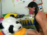 Brünette Teenagerin Jess genießt den harte Pochenden Schwanz von ihren geilen Panda partener #1