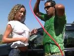 Die Henne mit den lockigen Haaren Laysa macht den Schwanz von Tony Tigrao so hart wie Eisen während der Autowäsche #4
