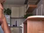 Melisa masturbiert sich in ihrer Küche mit sehr viel Freude HD #2