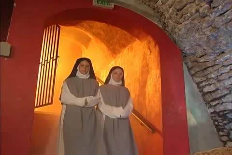Diese notgeilen, jungen Nonnen stehen auf heissen Analsex #1