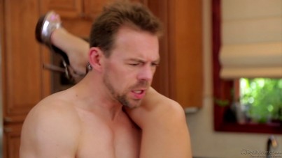 Einen sehr guten Muschi lecken in der Küche für diese geile Hure #3