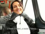 Amateur Chick Martina bekommt ihre Muschi wenn sie aus dem Bus aussteigt gefickt #4