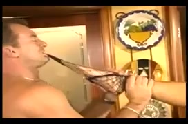 Ein Mädchen, das sehr sexy und heiße Tränen alle Strümpfe in wilden Sex #12