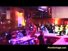Porno auf der Bühne stripper gefickt auf der Party in dem Bar #13