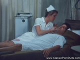 Notgeile Krankenschwester steht auf Selbstbedriedigung und wilden Sex