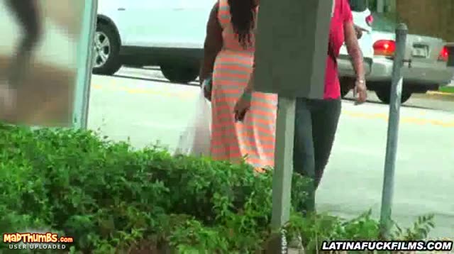 Eine versteckte Kamera im Auto filmt die Latina dabei, wie sie geil wird #4