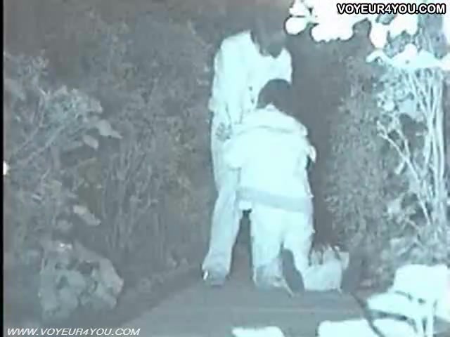 Versteckte Kamera filmt einen heissen Blowjob im Freien #14