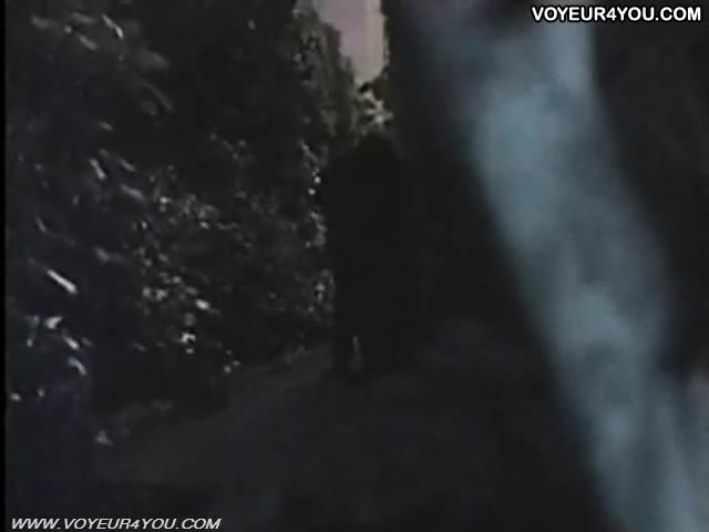 Versteckte Kamera filmt einen heissen Blowjob im Freien #4