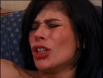 Reife Lady steckt sich in deutschem Porno Dildo beim Masturbieren in den Po #8