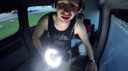 Deutscher Porno mit Doggy Style Fick für Scharfe Blondine in einem Bus #1