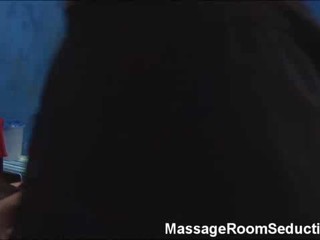 Im Massage-Salon wird leidenschaftlich gepoppt #10