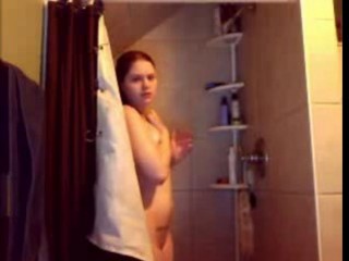 Nettes Babe in der Dusche #9