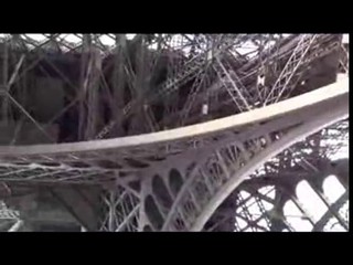 Schlampe besorgt es zwei Typen beim Eiffelturm #3