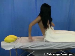 Heiße Babe wird während einer Massage gefickt #4