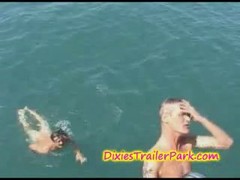 Schlampige Swinger treiben es auf einer Yacht in Florida #8