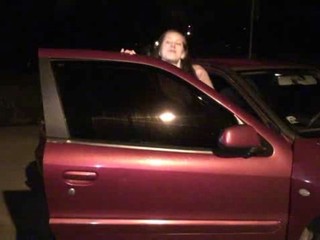 Unverschämtes Girl lässt ihre Scheide von einem Unbekannten im Auto fingern #9