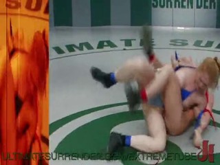 Brutale Wrestler-Lesben kämpfen gegeneinander und treiben es mit einem Strap-On #21