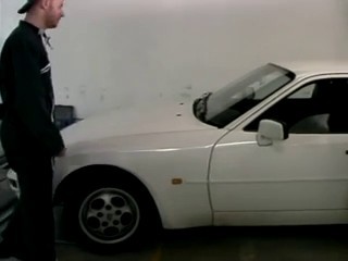 Eva Delage wird auf dem Auto von zwei Typen gefistet #1