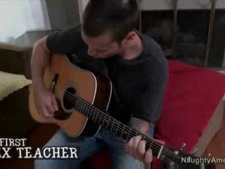 Eine MILF-Musiklehrerin singt für ihren Schüler #2