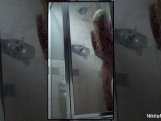 Nikita von James zeigt ihren heißen Arsch in der heißen Dusche #15