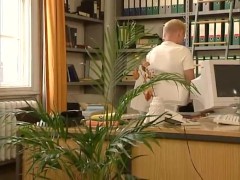 Deutsches Teen Anja wird im Büro durchgefickt #3
