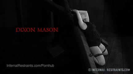 Mason Dixon mit einer Zange schmerzhaft auf ihre Brustwarzen und Lippen #3