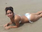 Eine sexy Latina Teenager Mercedes Cash hat sehr viel Spaß am Strand #4