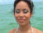 Eine sexy Latina Teenager Mercedes Cash hat sehr viel Spaß am Strand #2