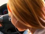 Vollbusige blonde Charity Lane saugt im Auto #6