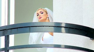 Die sehr heiße blonde Babe Devon verführt ihren Mann bei der geilen Hochzeit #1
