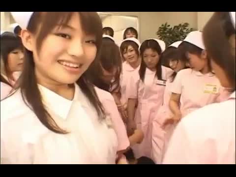 Eine asiatische Krankenschwester genießt sehr wenn sie Sex macht #1