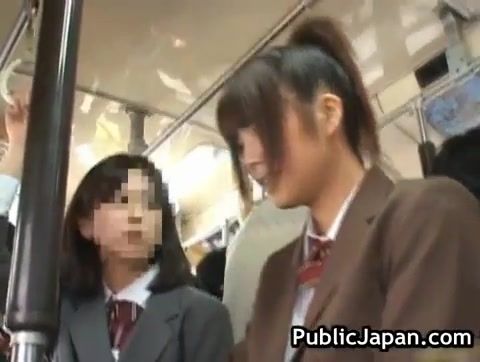 Asiatische Schönheit treibt es ungehemmt in der Öffentlichkeit #6