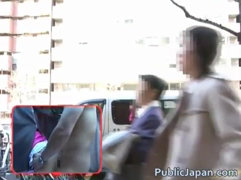 Die heissblütige Asiatin Nana Natsume wird mal kurz in einem Wagen vernascht #15