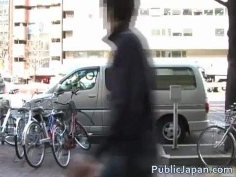 Die heissblütige Asiatin Nana Natsume wird mal kurz in einem Wagen vernascht #9