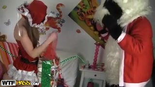 Anal-Sex mit Weihnachtspundabären von hinten genommen verkleidet #9