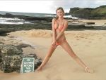 Carli ist eine Hure auf dem Strand die erst in Bikini ist und dann nackt  #6