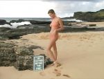 Carli ist eine Hure auf dem Strand die erst in Bikini ist und dann nackt  #3