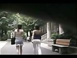 Eine versteckte Kamera filmt nette Mädels und ihre Titten auf der Strasse #7
