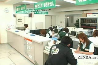 Mit Untertiteln, vollbusige Japanerin macht dem Postbeamten einen Handjob #13
