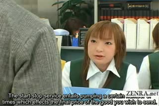 Mit Untertiteln, vollbusige Japanerin macht dem Postbeamten einen Handjob #18