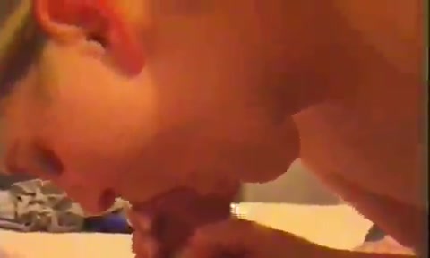 Amateur Girl Denise bläst einen Schwanz zum Abspritzen #17