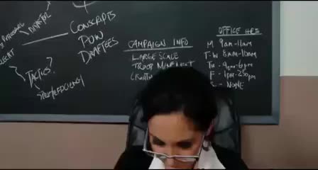 Wunderschöne Brunette MILF Lehrerin bestraft einen Schüler auf die sexy Art #1