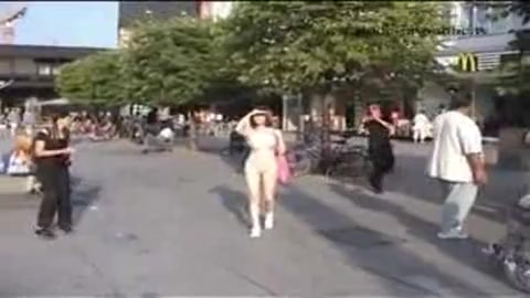 Sexy junge Narr verliert seine Kleider und ist plötzlich nackt ausgezogen #20