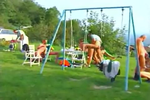 Swinging Party im Garten in Deutschland sehr sexy Orgie Gruppen-Sex #16