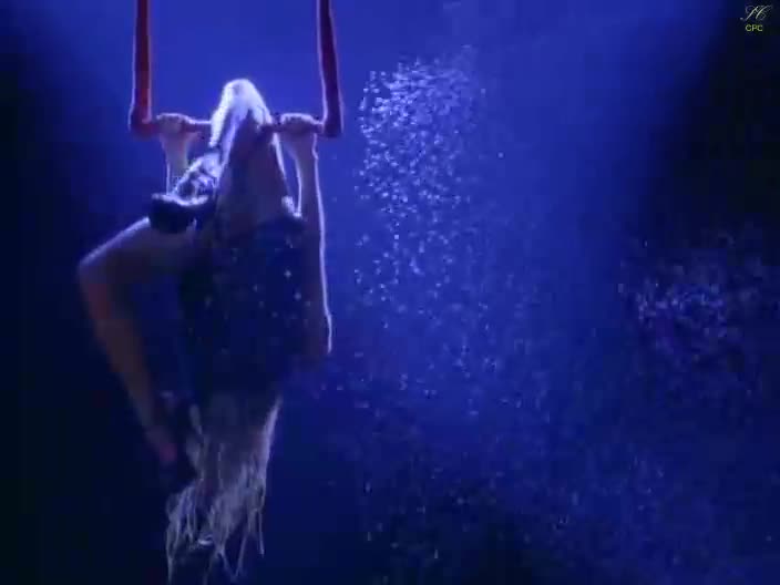 Pamela Andersons extrem heiße Duschszene im Kultfilm Barb Wire #1