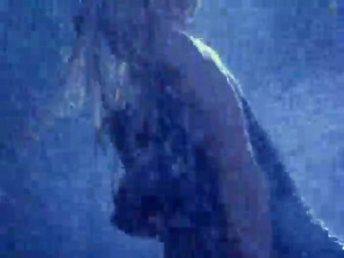 Pamela Andersons extrem heiße Duschszene im Kultfilm Barb Wire #18
