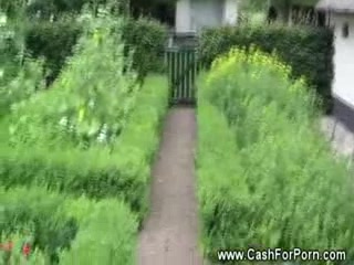 Privates Gartenfick-Video #8